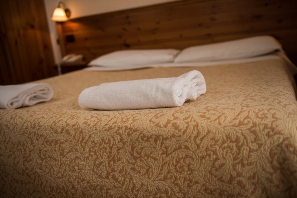 Albergo Meuble Vecchio Scarpone Baceno Værelse billede