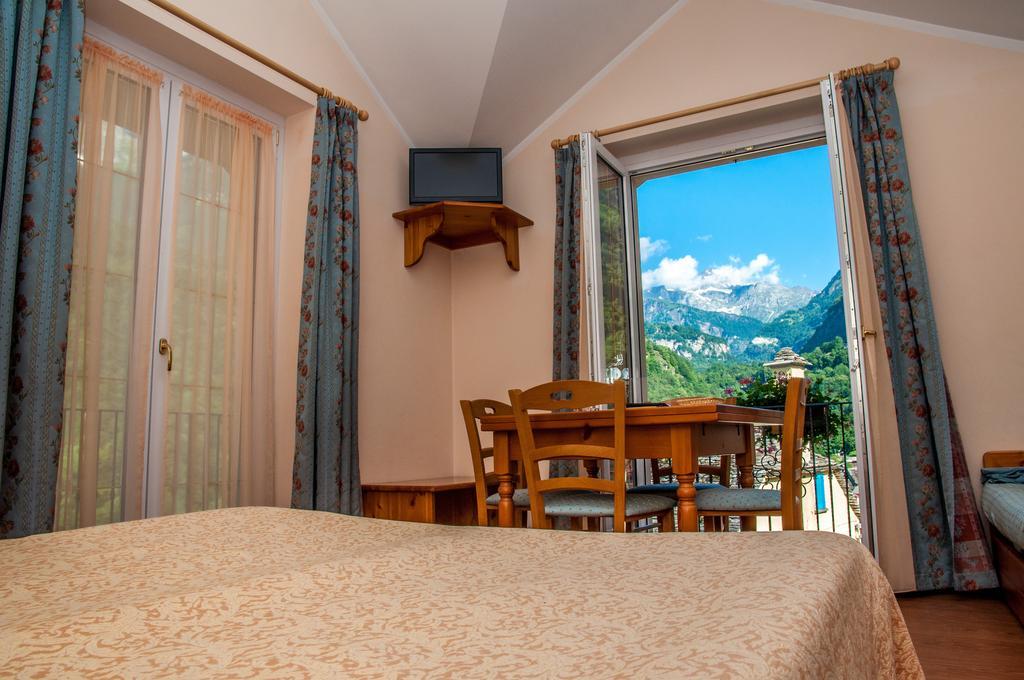 Albergo Meuble Vecchio Scarpone Baceno Værelse billede
